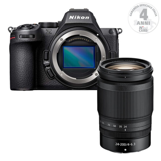 Nikon Z5 II + Z 24-200mm + SDXC 128GB – Garanzia Nital Italia 4 Anni
