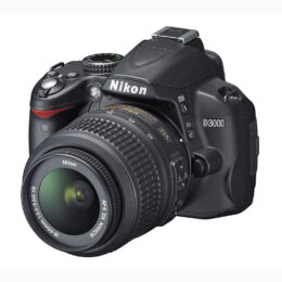 Nikon D-3000 + AF-S DX 18-55mm G VR - USATO AAA