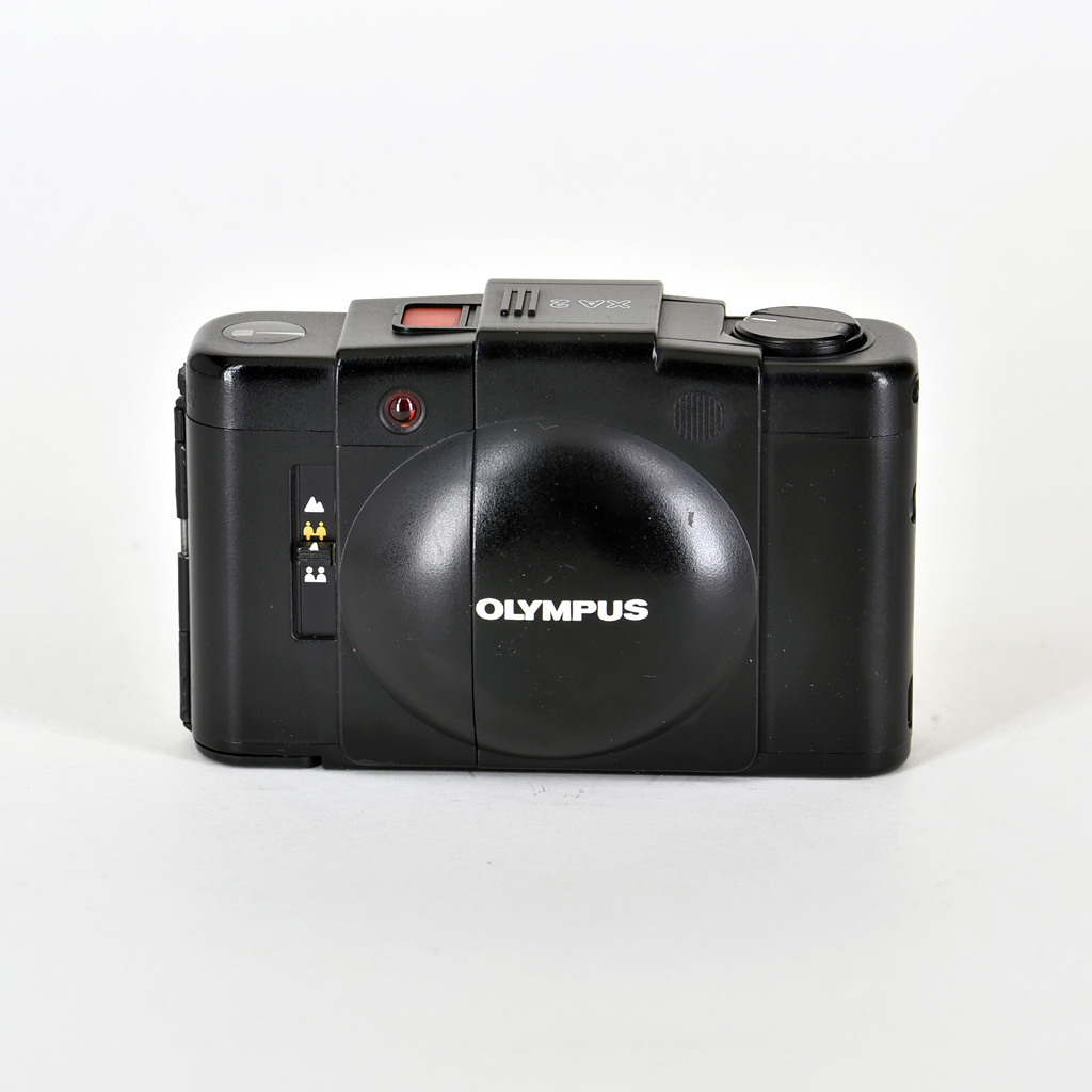 Olympus XA2 - ob. F. Zuiko 35mm f/3.5 + flash A11 - USATO